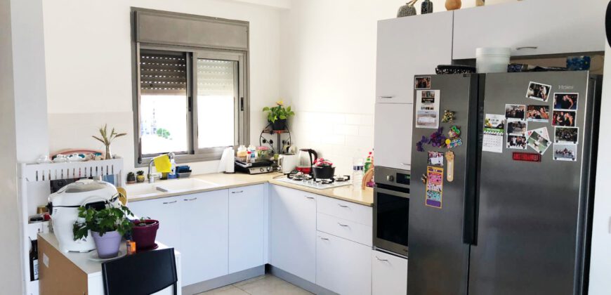 למכירה דירת גג 5 חדרים עם מרפסת שפונה לנוף ירוק וניצחי למכירה דירת גג 5 חדרים עם מרפסת שפונה לנוף ירוק וניצחי