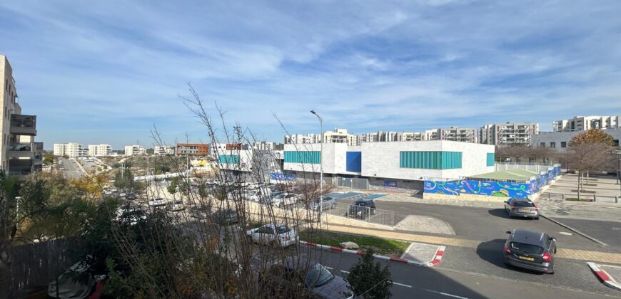 למכירה בחריש למכירה בחריש