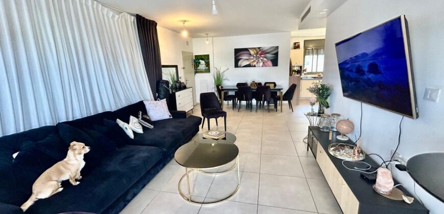 למכירה בחריש למכירה בחריש