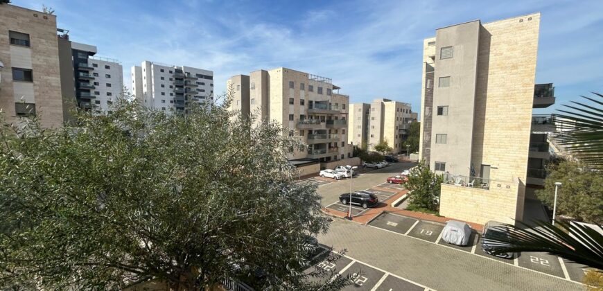 למכירה בחריש למכירה בחריש