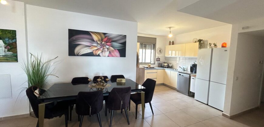 למכירה בחריש למכירה בחריש