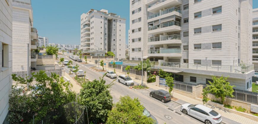 למכירה בחריש למכירה בחריש