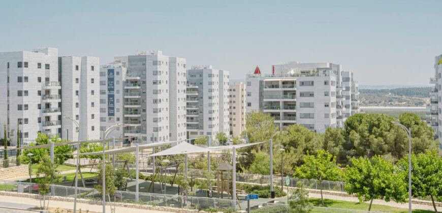 למכירה בחריש למכירה בחריש