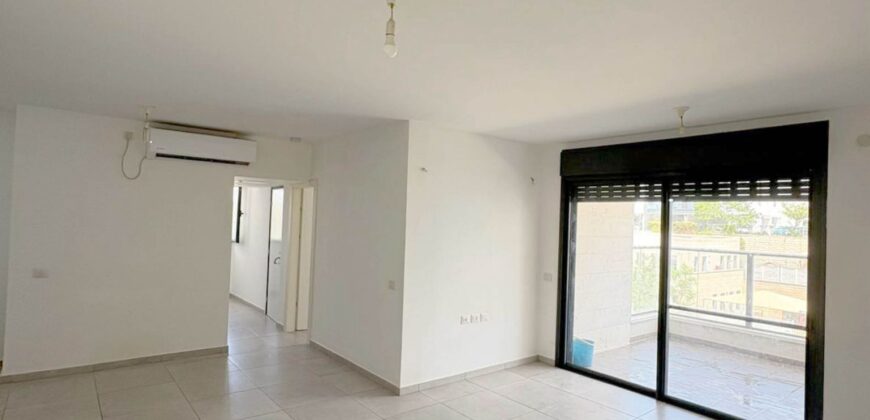 למכירה בשכונת הפרחים המבוקשת.