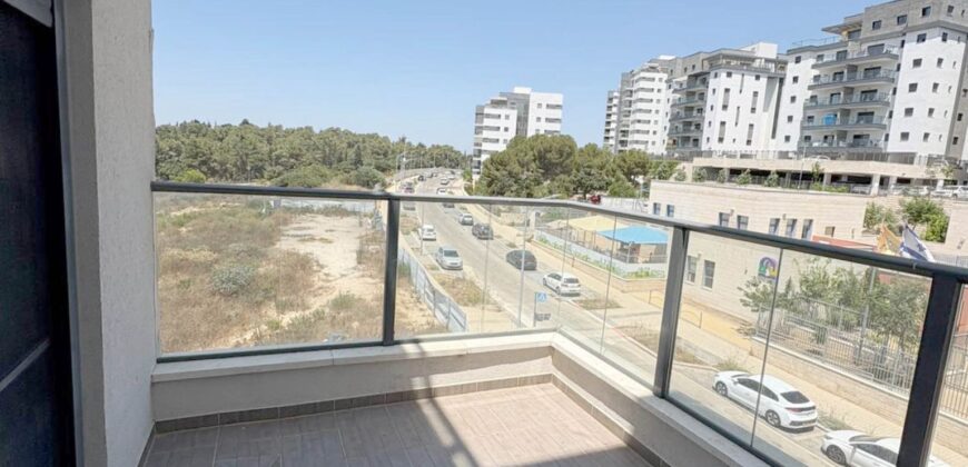 למכירה בשכונת הפרחים המבוקשת.