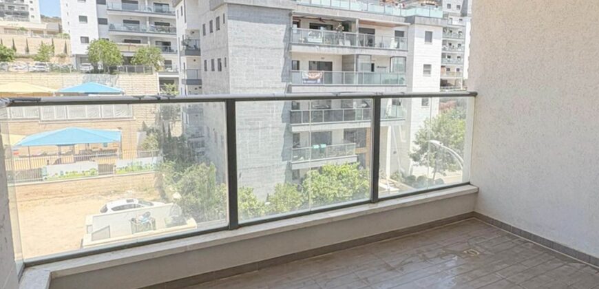 למכירה בשכונת הפרחים המבוקשת.