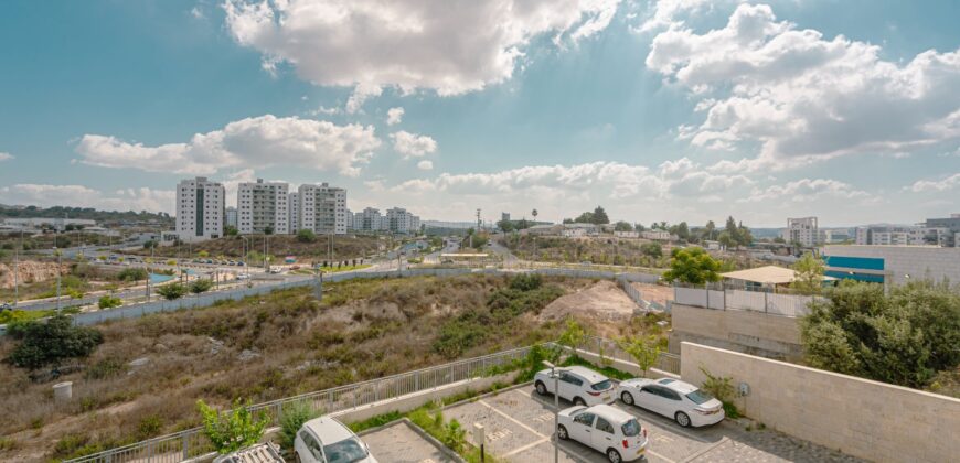 חדשה בלעדיות דירת 5 חדרים בשכונת הפרחים חדשה בלעדיות דירת 5 חדרים בשכונת הפרחים