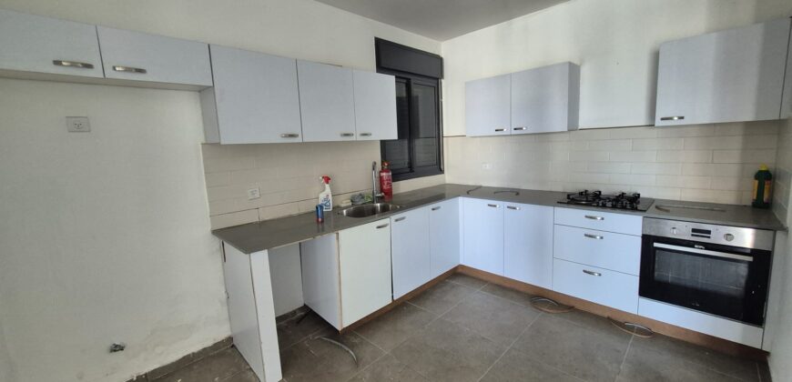 למכירה בחריש למכירה בחריש