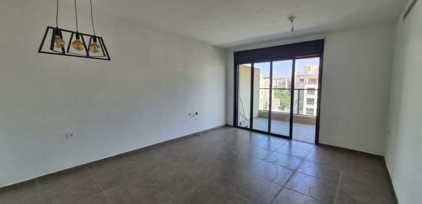 למכירה בחריש למכירה בחריש