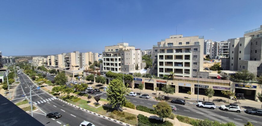 למכירה בחריש למכירה בחריש