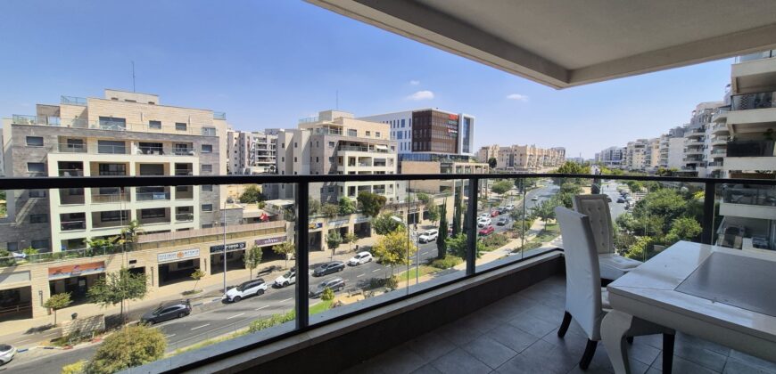 למכירה בחריש למכירה בחריש